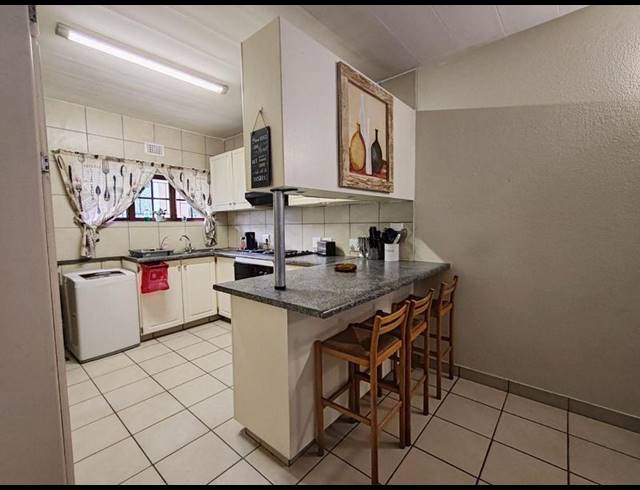 2 BEDROOM APARTMENT FOR SALE IN RENNIES BEACH